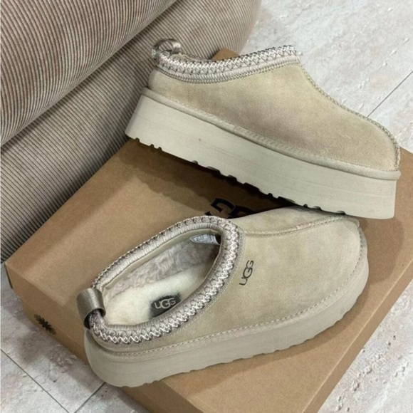 UGG Cream Platform Slip-Ons - Picture 3 of 6